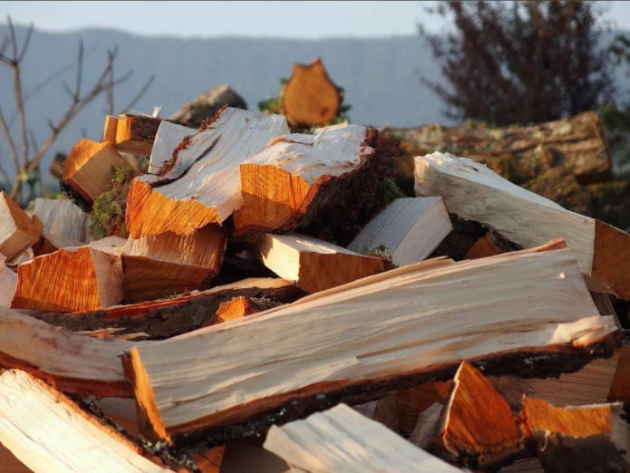 Karakteristieke tint van elzenhoutblokken