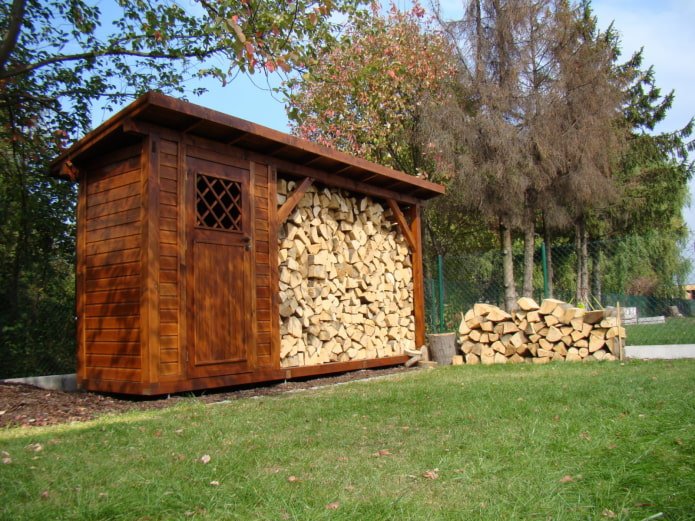 DIY houthok-schuur