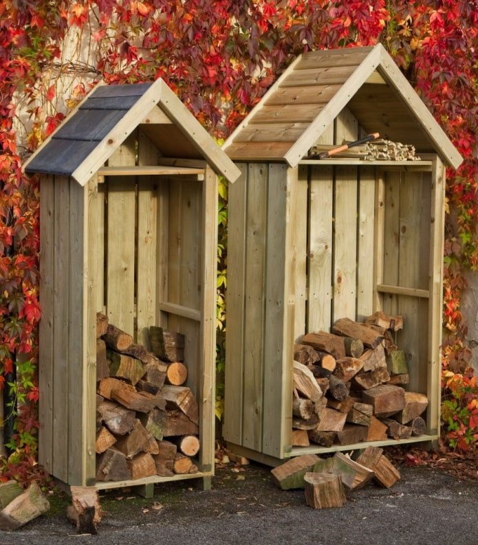 houtstapel in de vorm van een huis