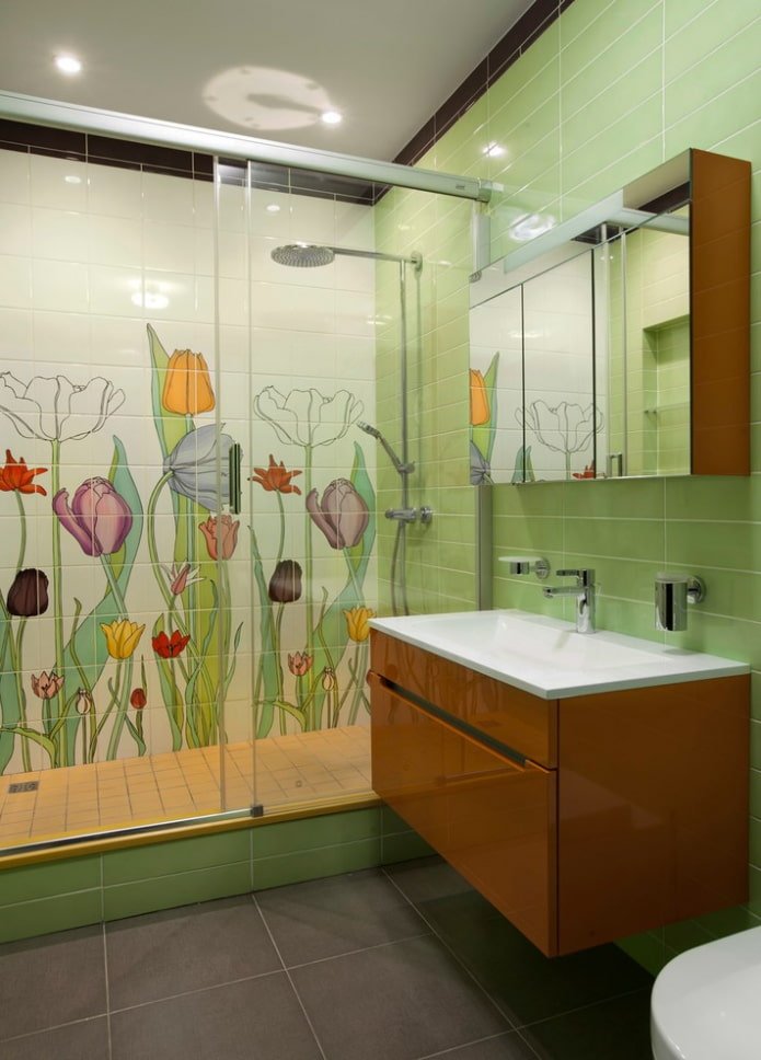 tegels met een patroon in de douche in het interieur