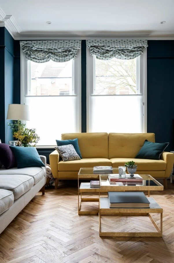 lichte bank in het interieur