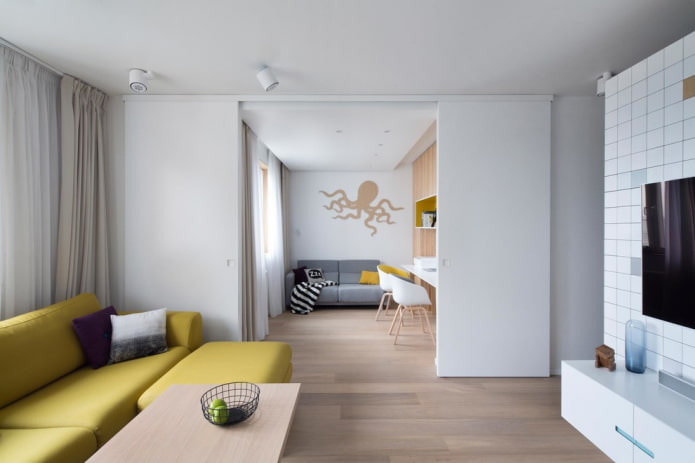 witte schuifdeuren in het interieur