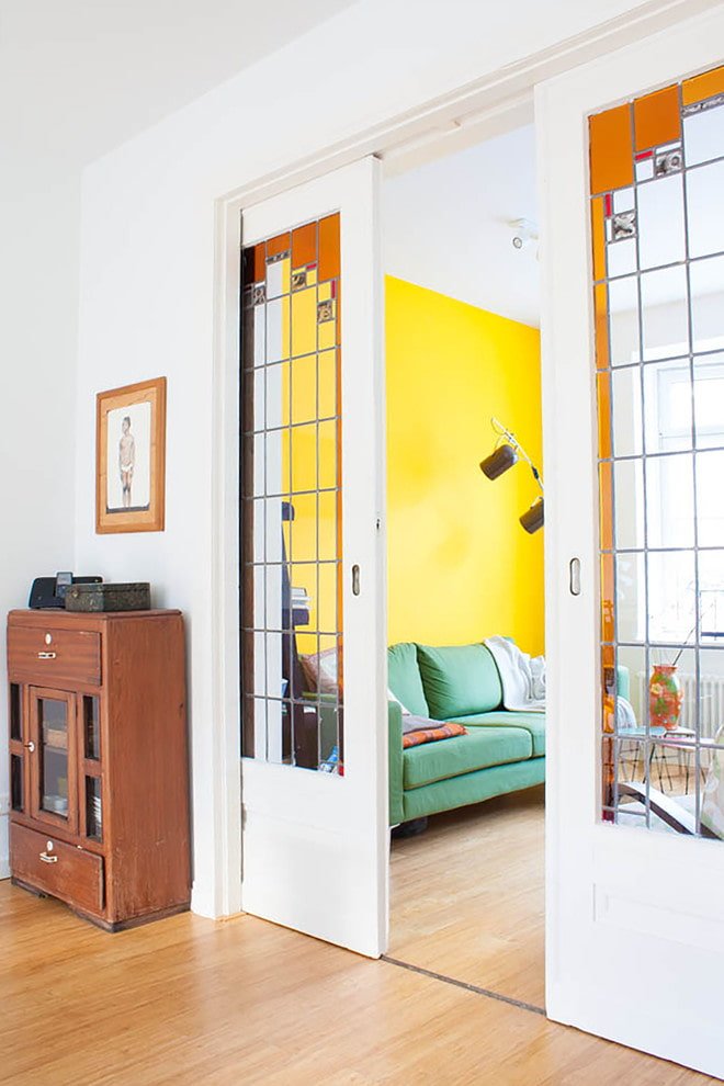 compartimentdeuren met inzetstukken in het interieur