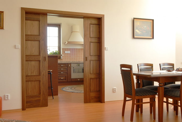 houten schuifdeuren in het interieur