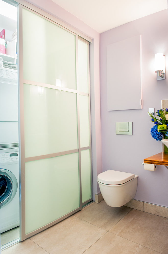 kamerdeuren in het interieur van een badkamer