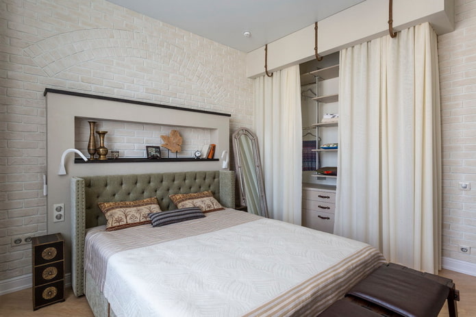 kleedkamer achter het gordijn in het slaapkamerinterieur