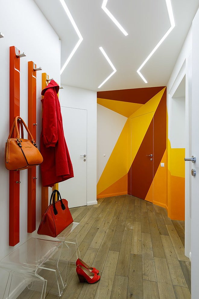 deuren in het interieur van de gang in een moderne stijl