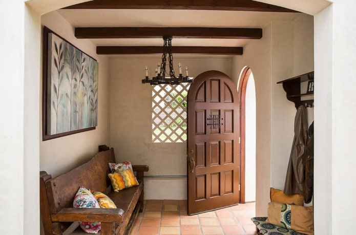 gebogen deur in de hal interieur