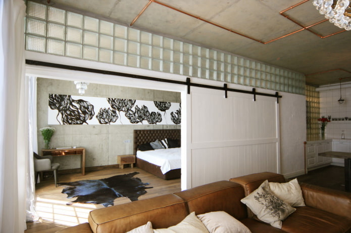 schuurdeuren in een loft-interieur