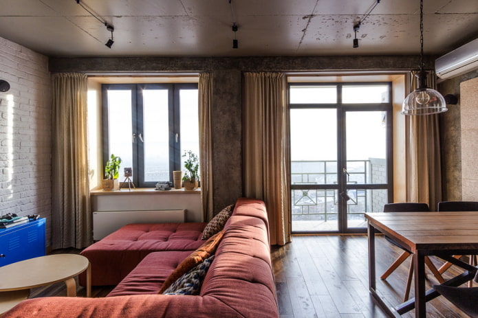balkondeur in een loftinterieur