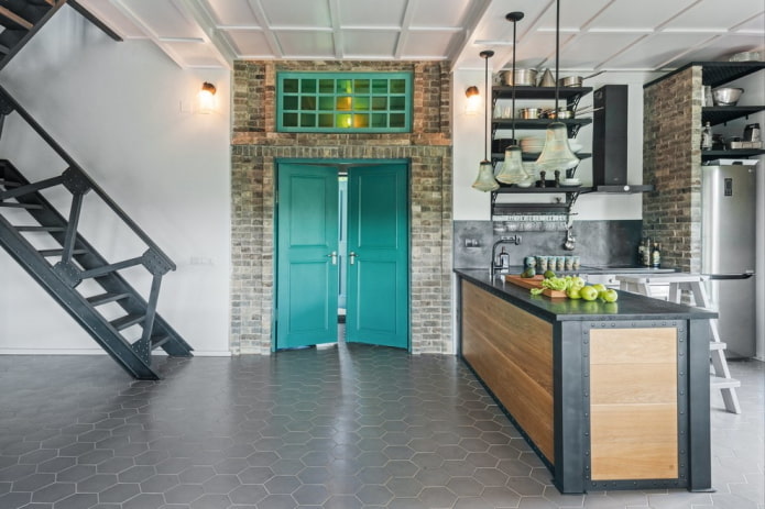 deuren in het interieur van de keuken in loftstijl