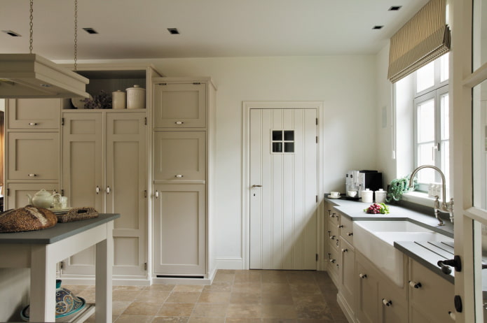 witte deuren in de keuken in Proven?aalse stijl