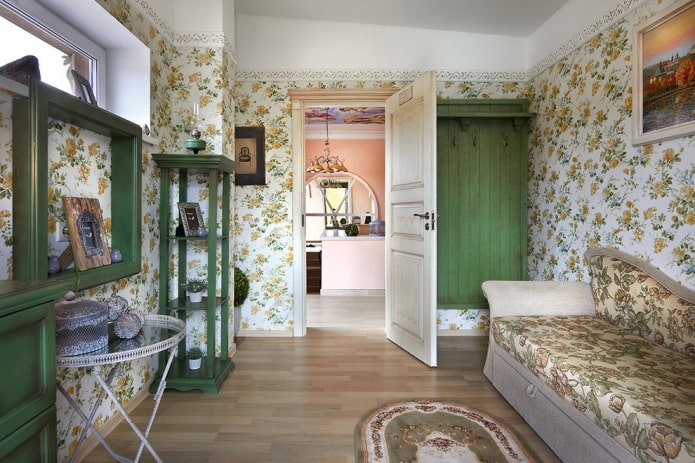 draaideuren in het interieur in Proven?aalse stijl