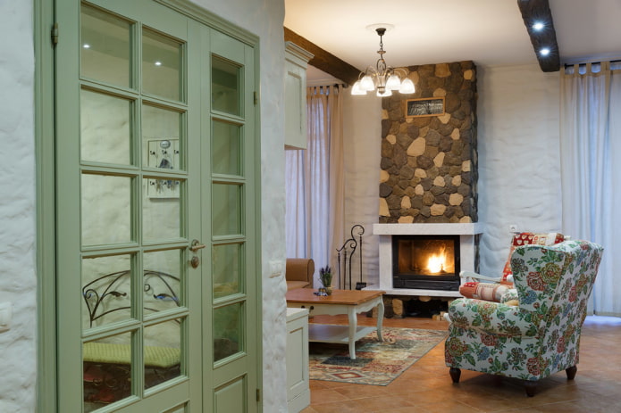 groene deuren in het interieur in Proven?aalse stijl