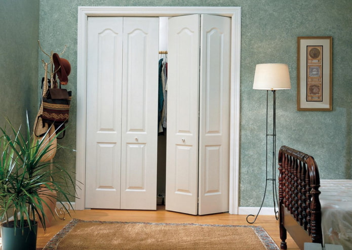 accordeondeuren in het interieur in Proven?aalse stijl