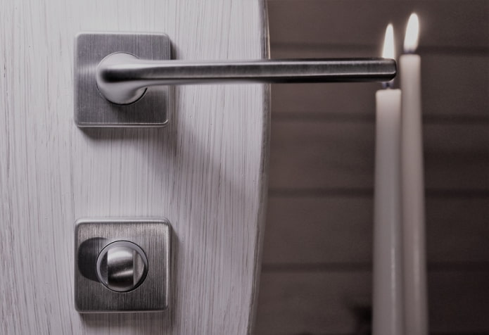 kruk met slot voor de badkamer