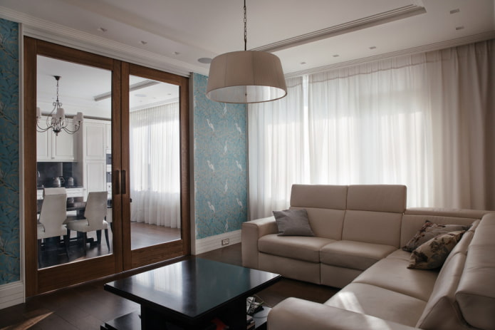glazen deur in het interieur van de woonkamer