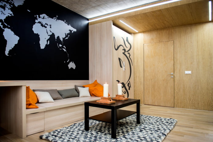 houten deur in het interieur van de woonkamer