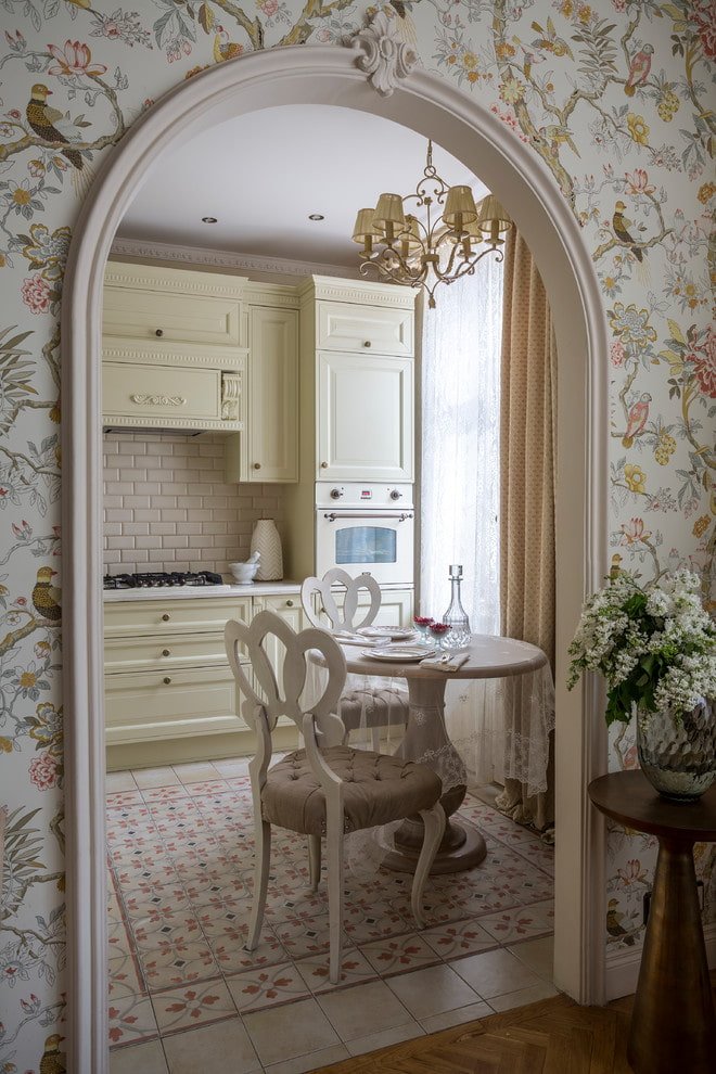 gebogen gang zonder deur in het interieur