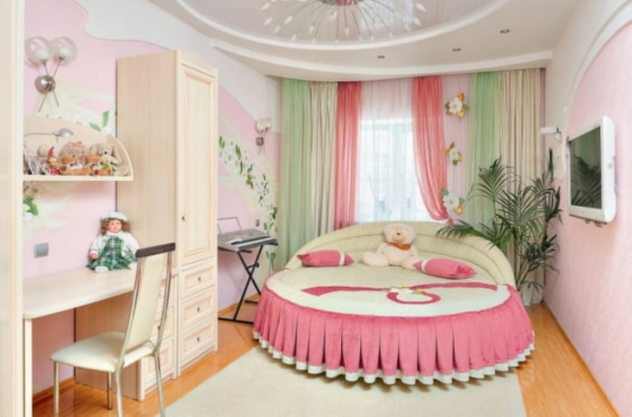 dubbele gordijnen in een kinderkamer