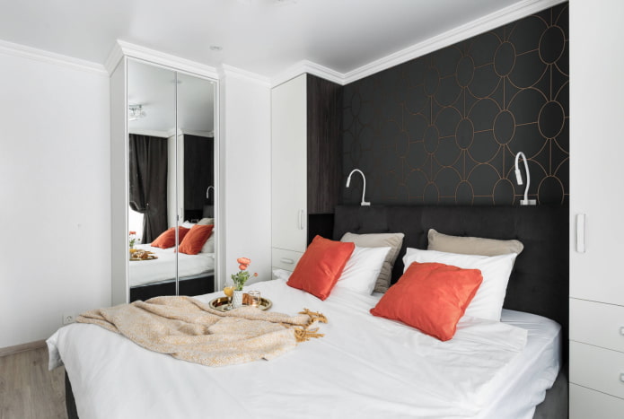 Slaapkamer met spiegelkast