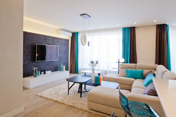 tweekleurige gordijnen in het interieur van de woonkamer