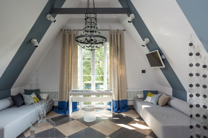 tweekleurige gordijnen in het interieur