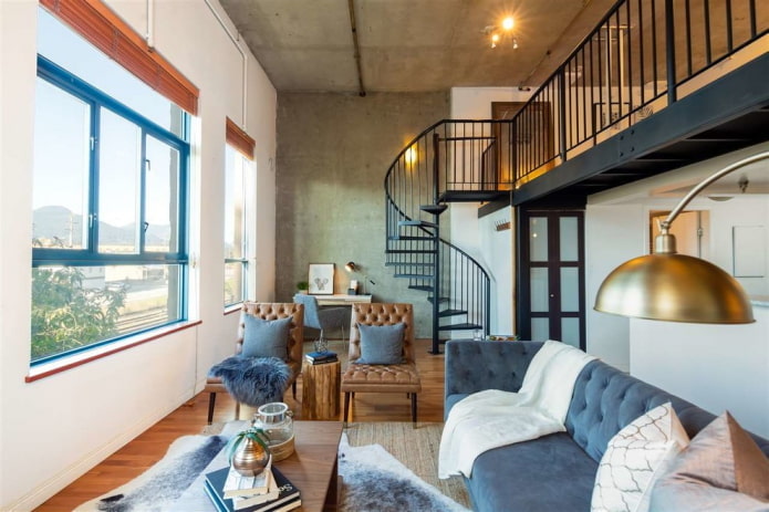 interieur van een groot appartement met twee verdiepingen