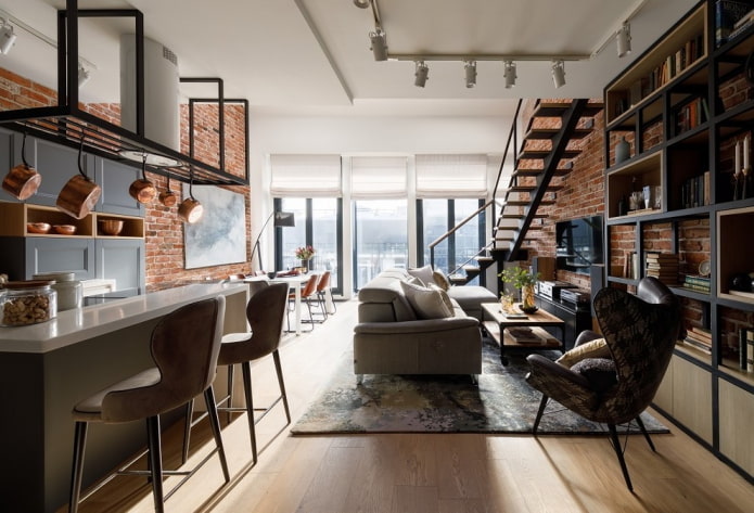 interieur van een groot appartement met twee verdiepingen