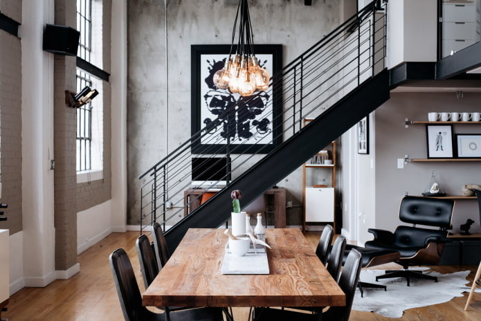 interieur van een appartement met twee verdiepingen in loftstijl