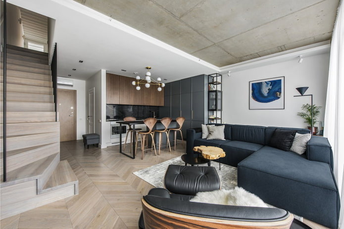 ontwerp van het interieur van een appartement met twee verdiepingen