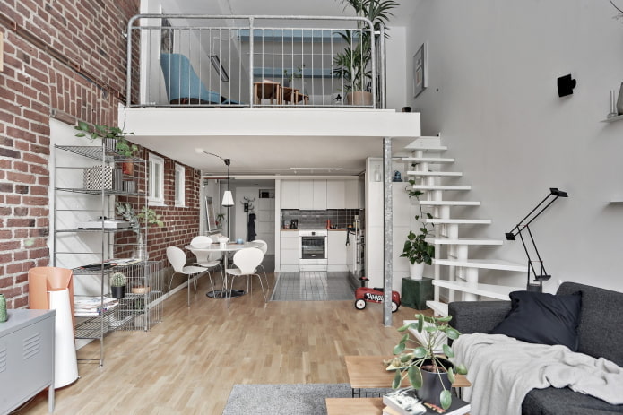 interieur van een appartement met twee verdiepingen in loftstijl