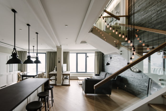 decoratie van het interieur van een appartement met twee verdiepingen