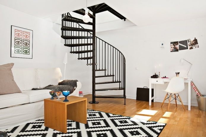 interieur van een appartement met twee verdiepingen in Scandinavische stijl