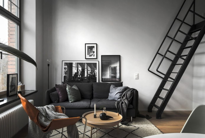 interieur van een appartement met twee verdiepingen in Scandinavische stijl