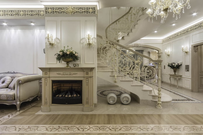 interieur van een appartement met twee verdiepingen in klassieke stijl