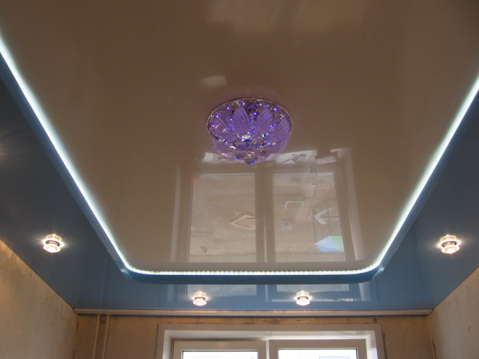 spanplafond met twee niveaus en afgeronde binnenhoeken