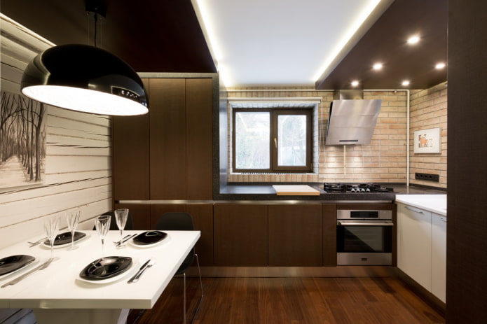 ontwerp op twee niveaus met verlichting in de keuken