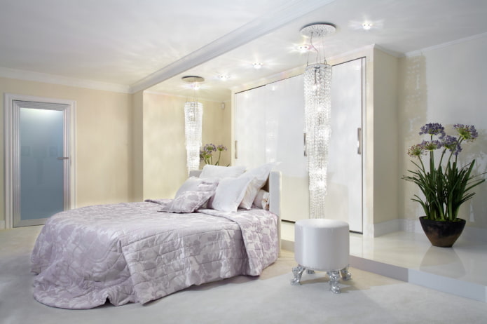 tweepersoons ovaal bed in het interieur