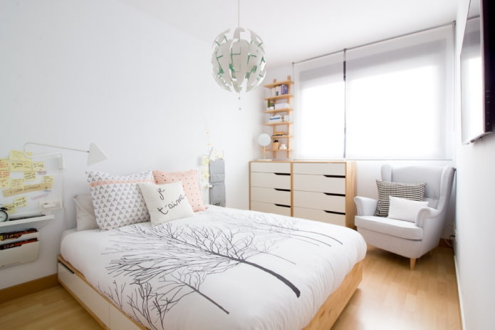 tweepersoonsbed in de kamer