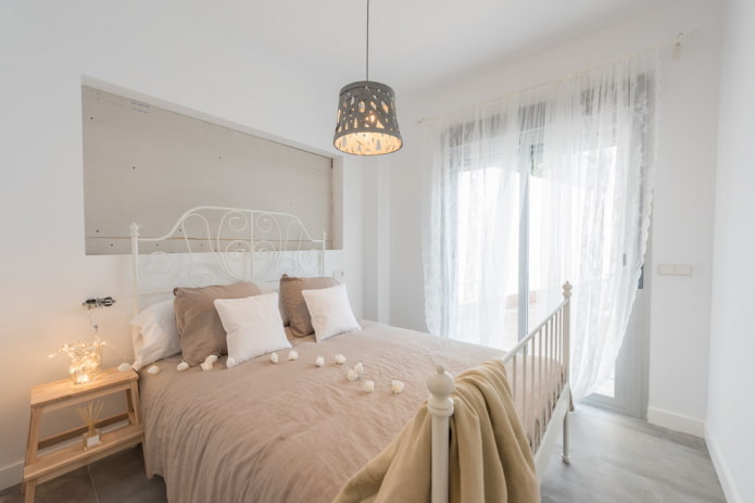tweepersoonsbed in de kamer