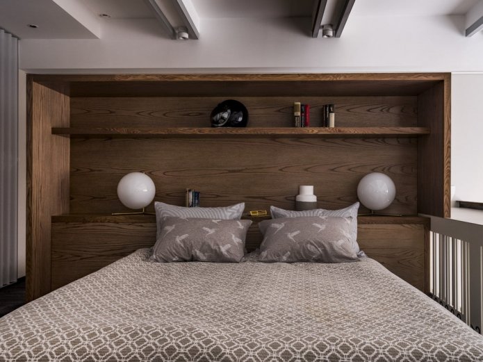 dubbel model met planken in het hoofdeinde in het interieur