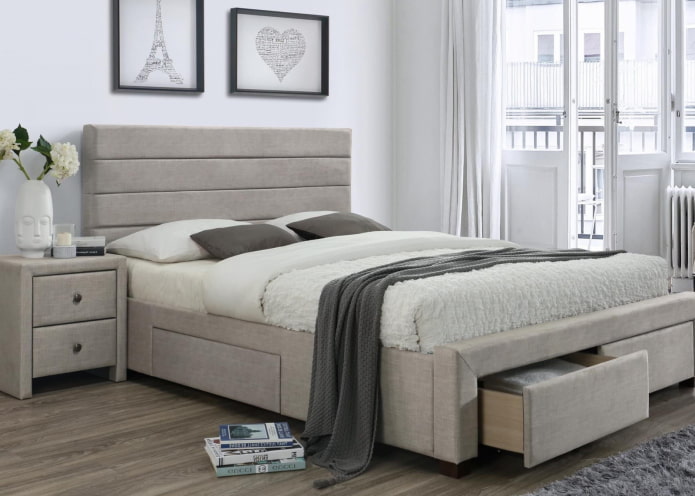 tweepersoonsbed met laden in het interieur