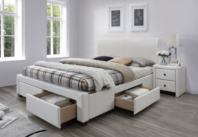 tweepersoonsbed met laden in het interieur