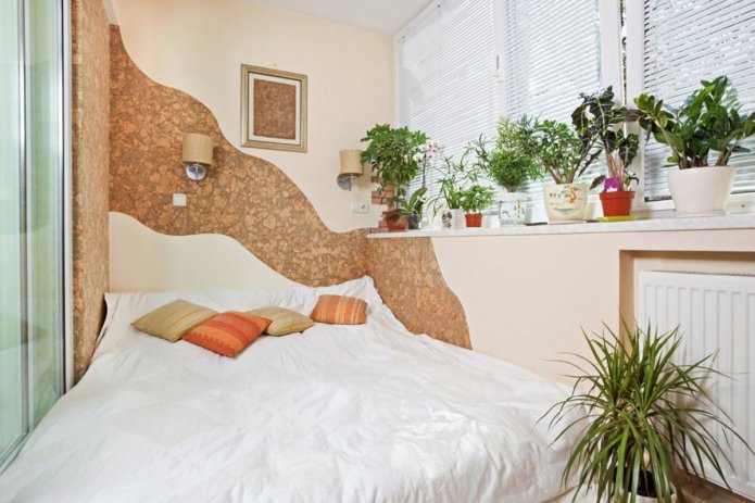 tweepersoonsbed op het balkon