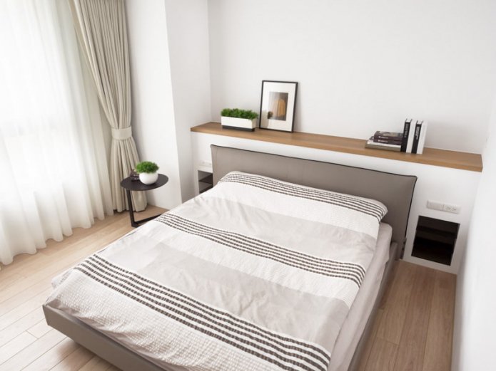dubbel model met een plank in het hoofdeinde in het interieur