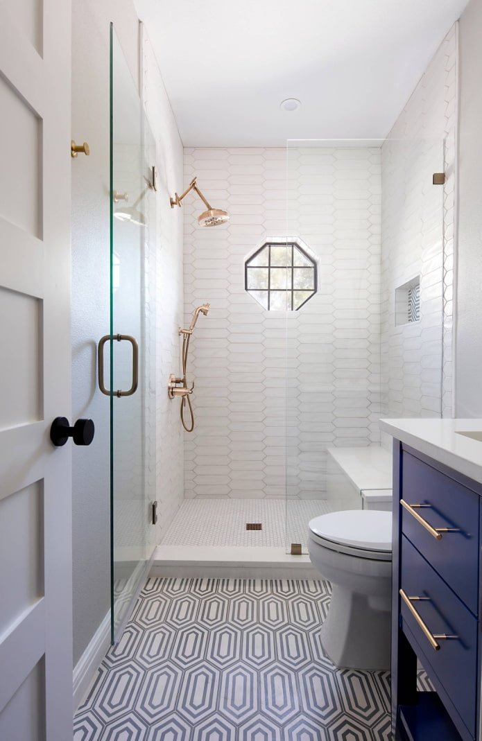 Toilet ver van de douche