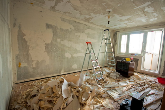 demontage van de afwerking voor de renovatie