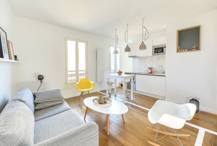 Stoelen in het interieur van de woonkamer