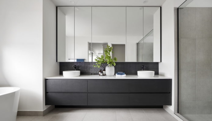 Zwart moza?ek in het interieur